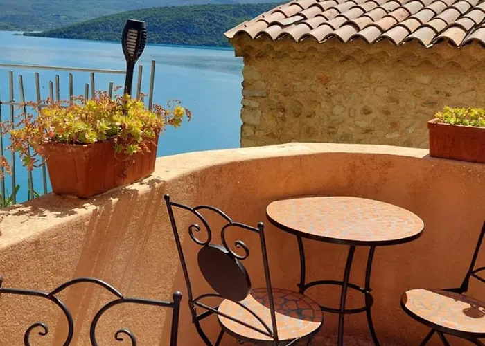 D'hotes Les Fenieres Bed & Breakfast